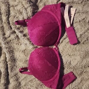 NWT 32D Very Sexy Lace Bra